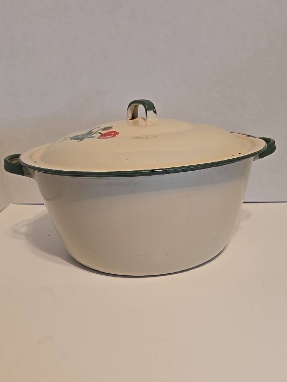 Vintage 1970s Cream Enamel Pot with Red Floral Design,Green Trim. - Picture 11 of 13